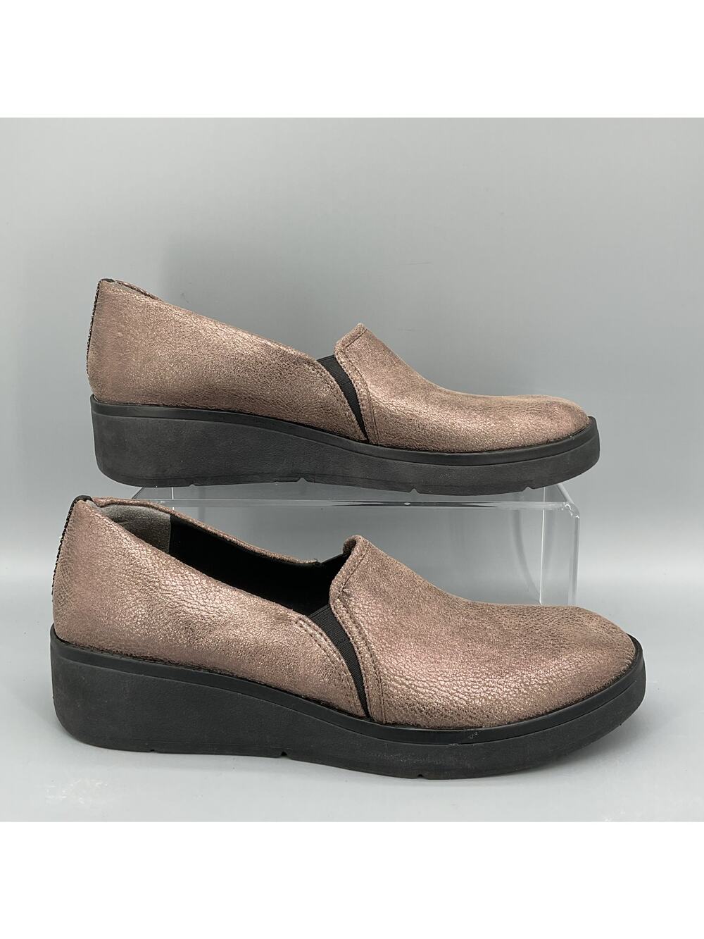 NEW Bzees Women’s Free Spirit Washable Slip On Loafer Bronze Size 11M